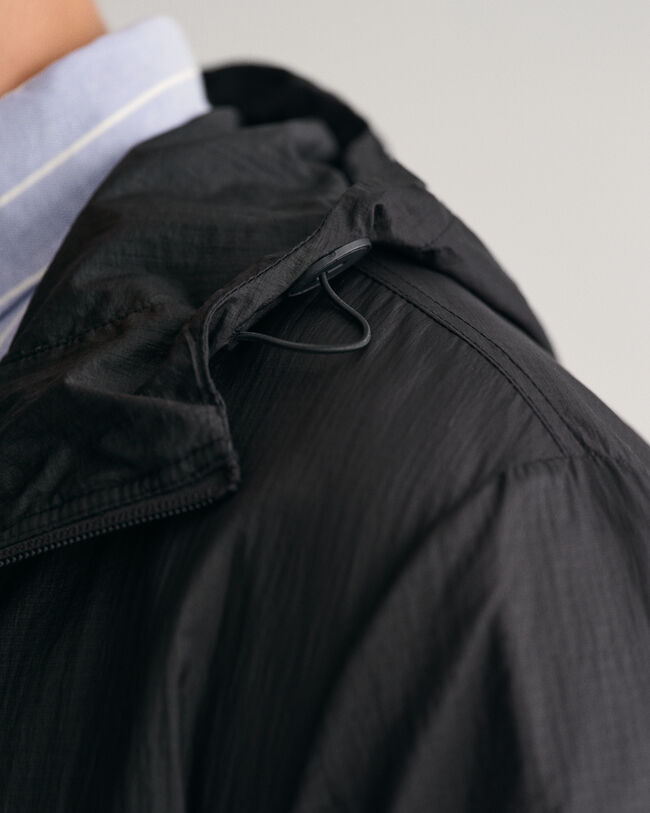 Taskuun pakattava kevyt Windbreaker-takki