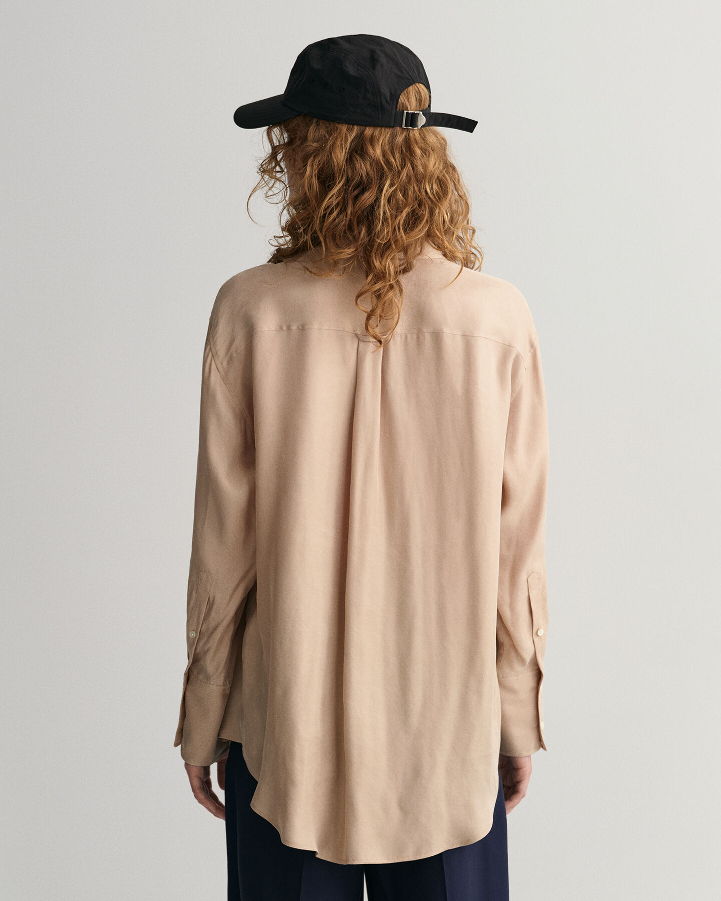 Relaxed fit ‑mitoitettu taskullinen paita