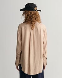 Relaxed fit ‑mitoitettu taskullinen paita