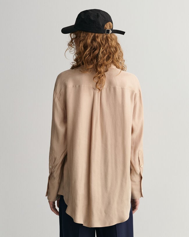 Relaxed fit ‑mitoitettu taskullinen paita