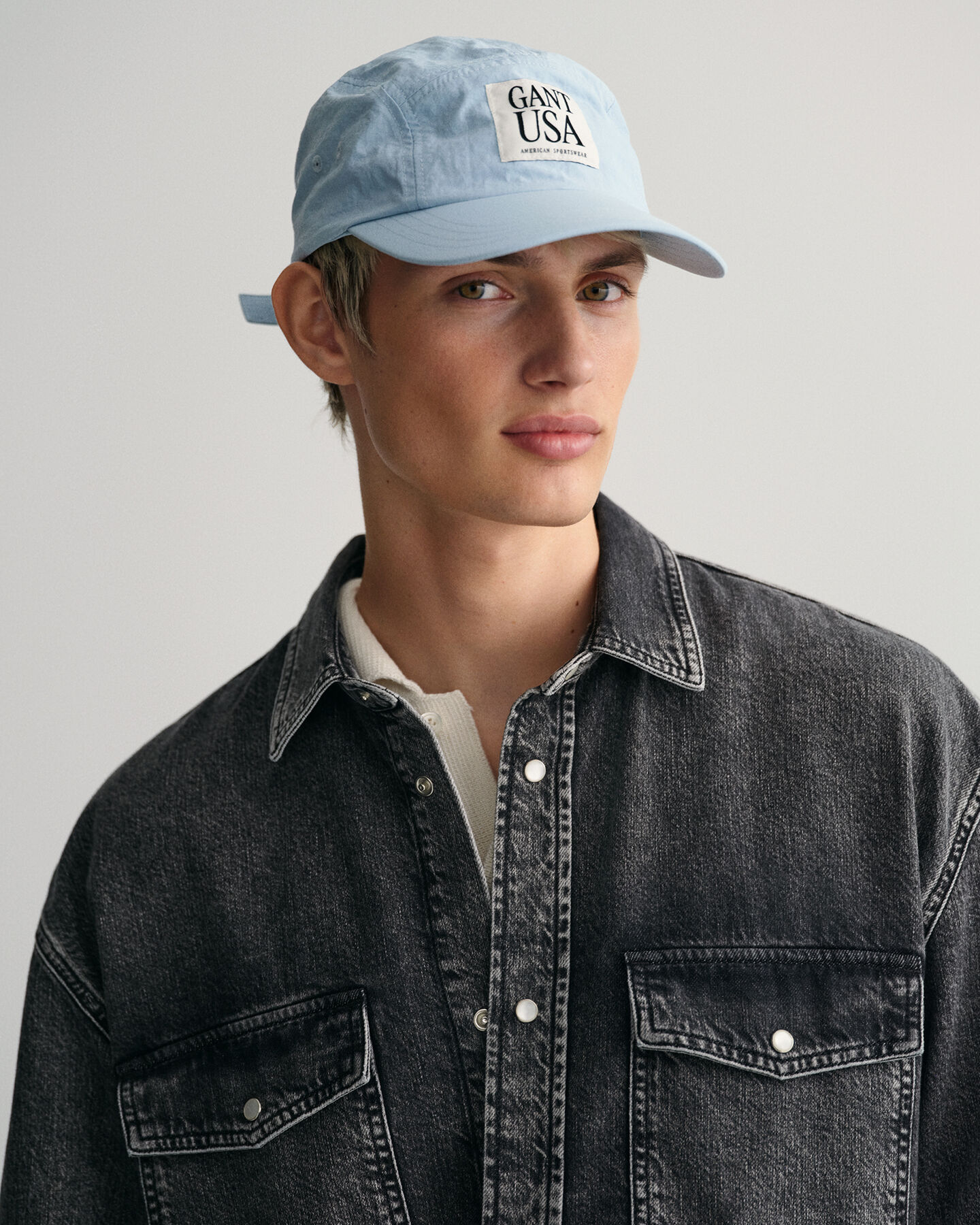 Oversized fit -mitoitettu pesuk&auml;sitelty farkkupaita