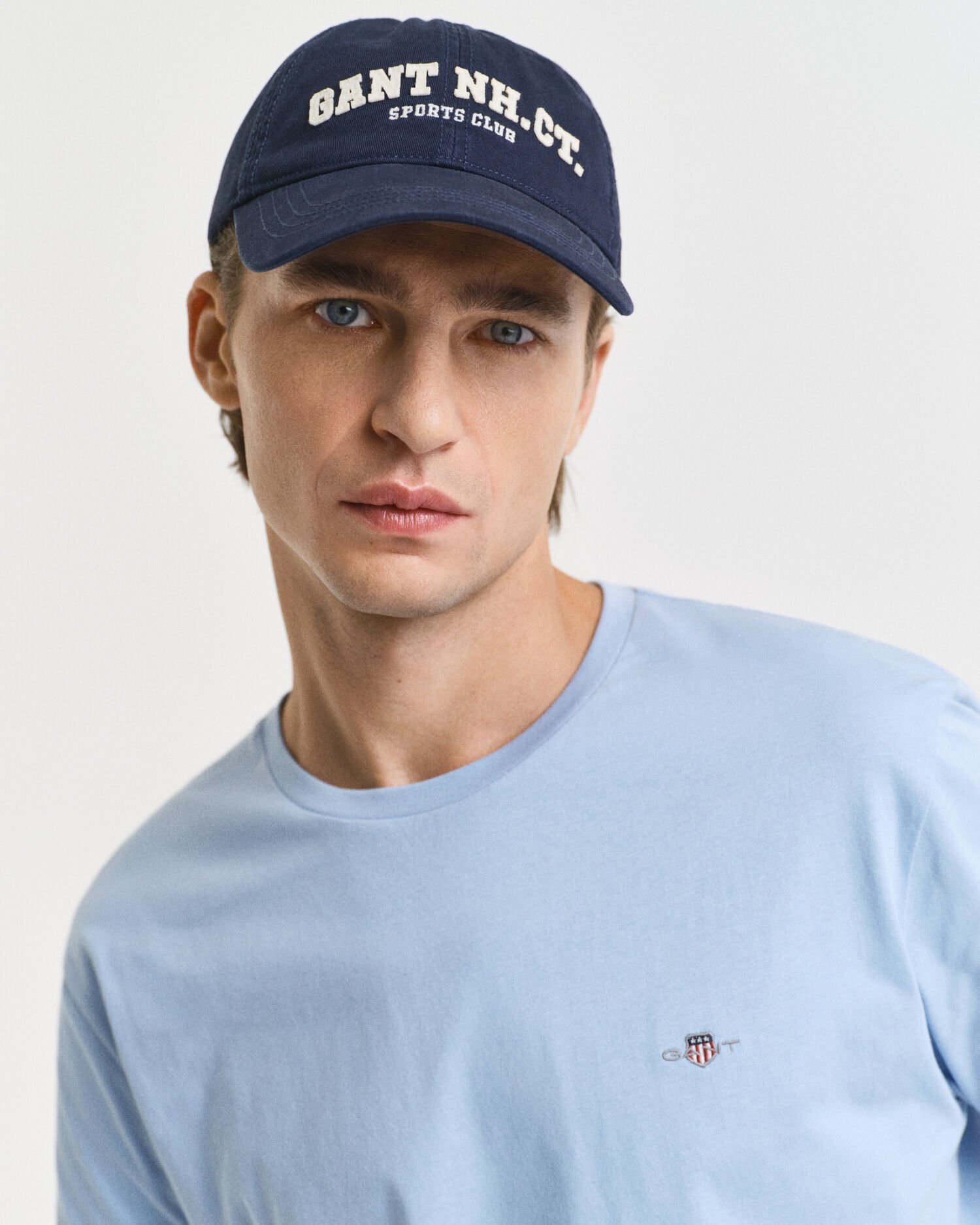 Regular fit ‑mitoitettu Shield-t‑paita