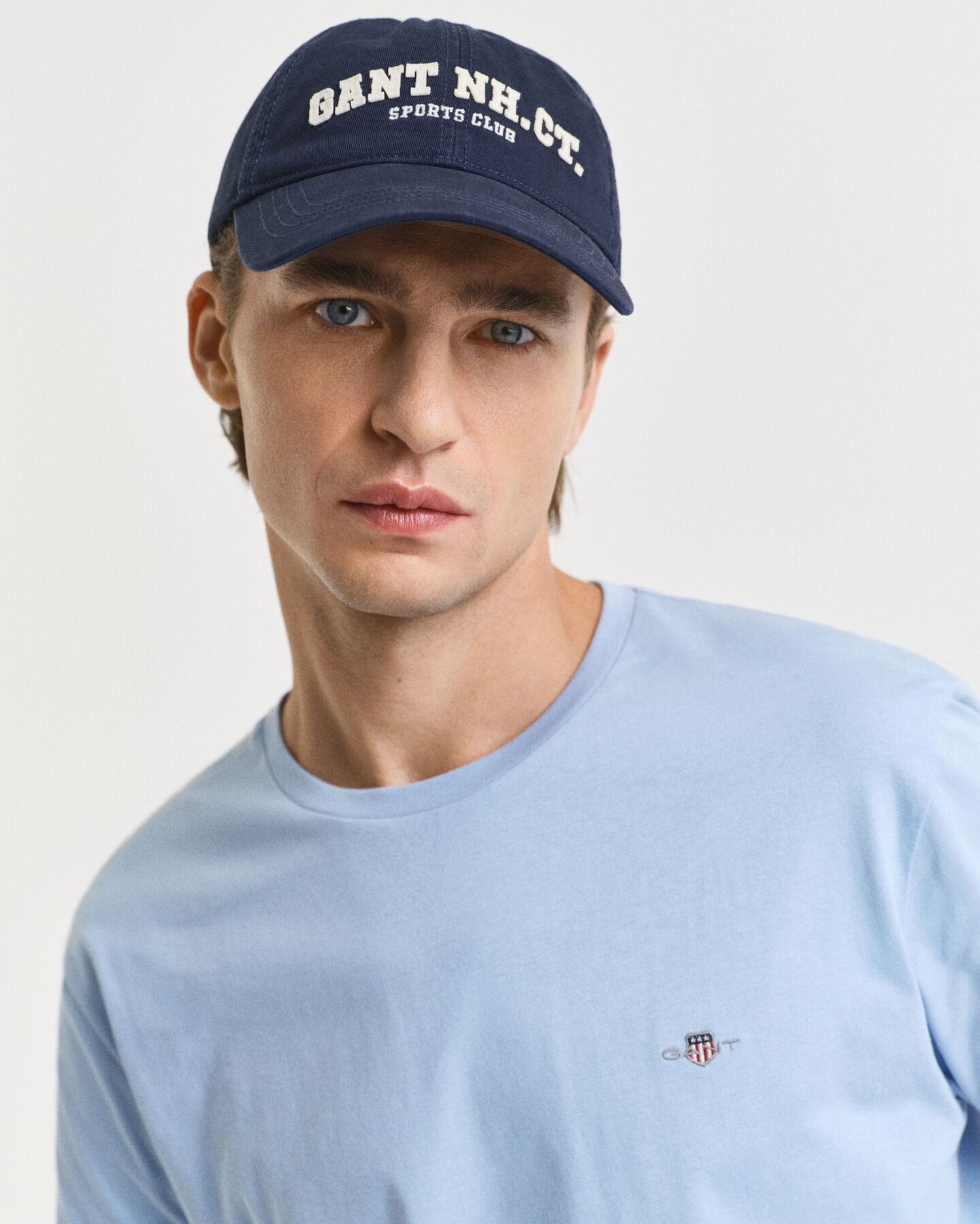 Regular fit ‑mitoitettu Shield-t‑paita