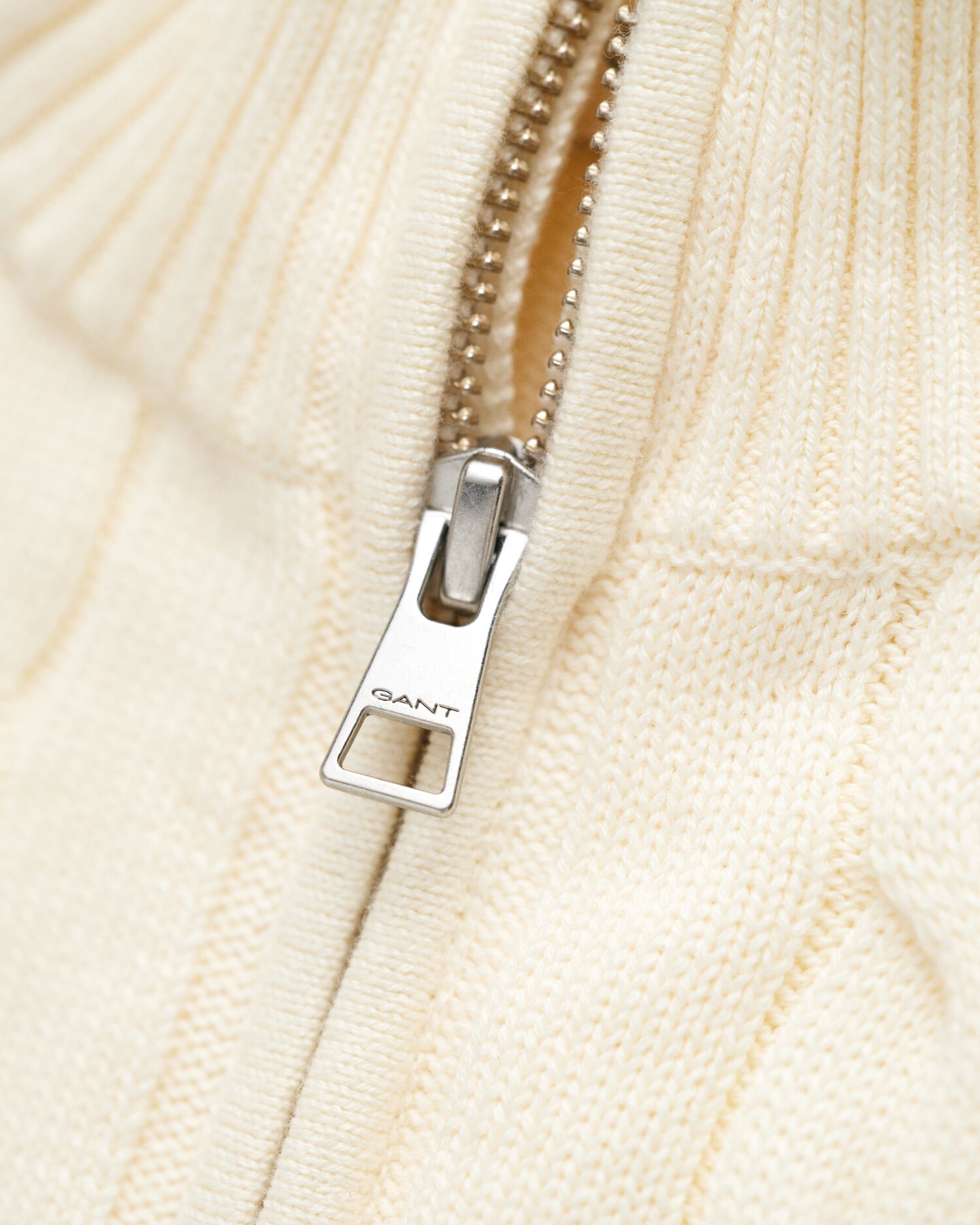 Teens-malliston vetoketjukauluksellinenpalmikkoneule puuvillaa