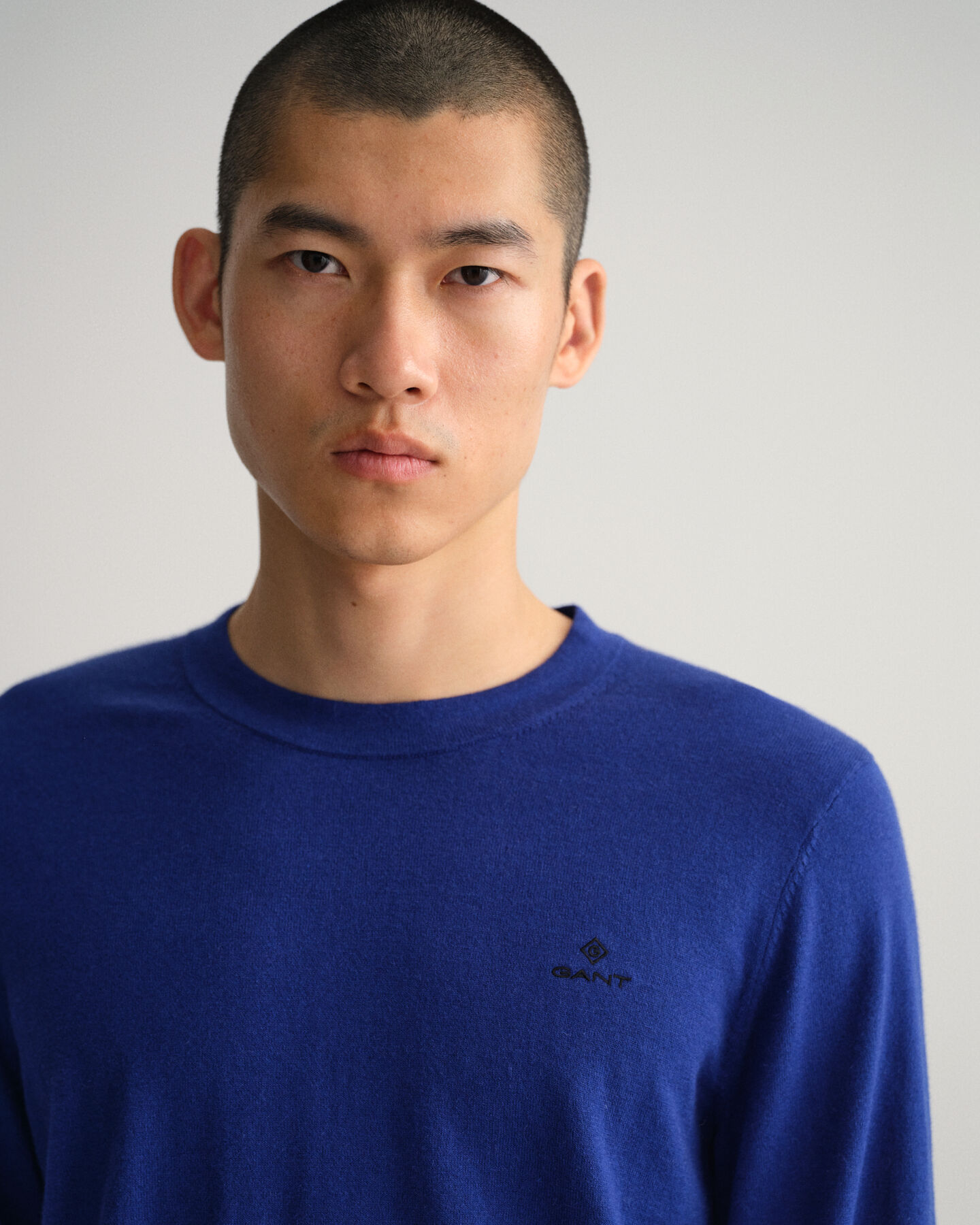 Neulepusero puuvillan ja ka&scaron;mirin sekoitteesta, py&ouml;re&auml; p&auml;&auml;ntie