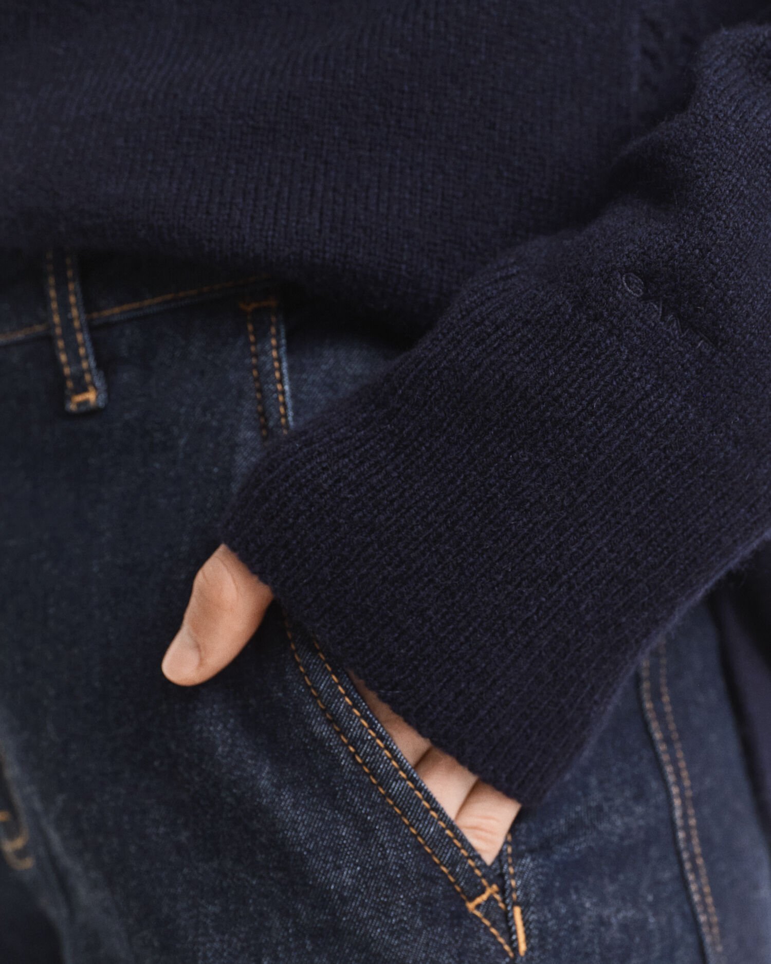 Villa-kašmirsekoitteinen pooloneulepusero