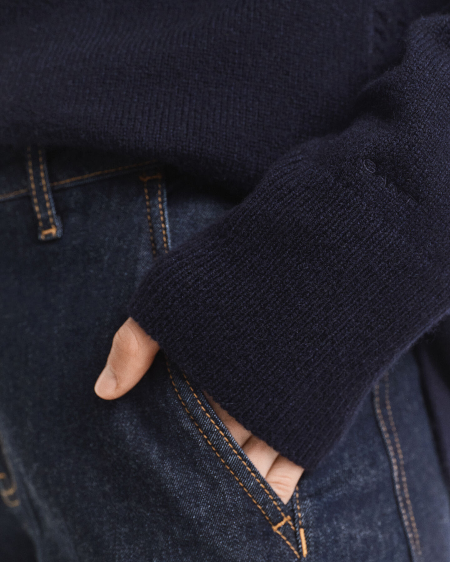 Villa-kašmirsekoitteinen pooloneulepusero