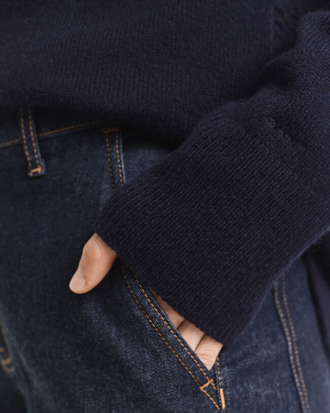 Villa-kašmirsekoitteinen pooloneulepusero