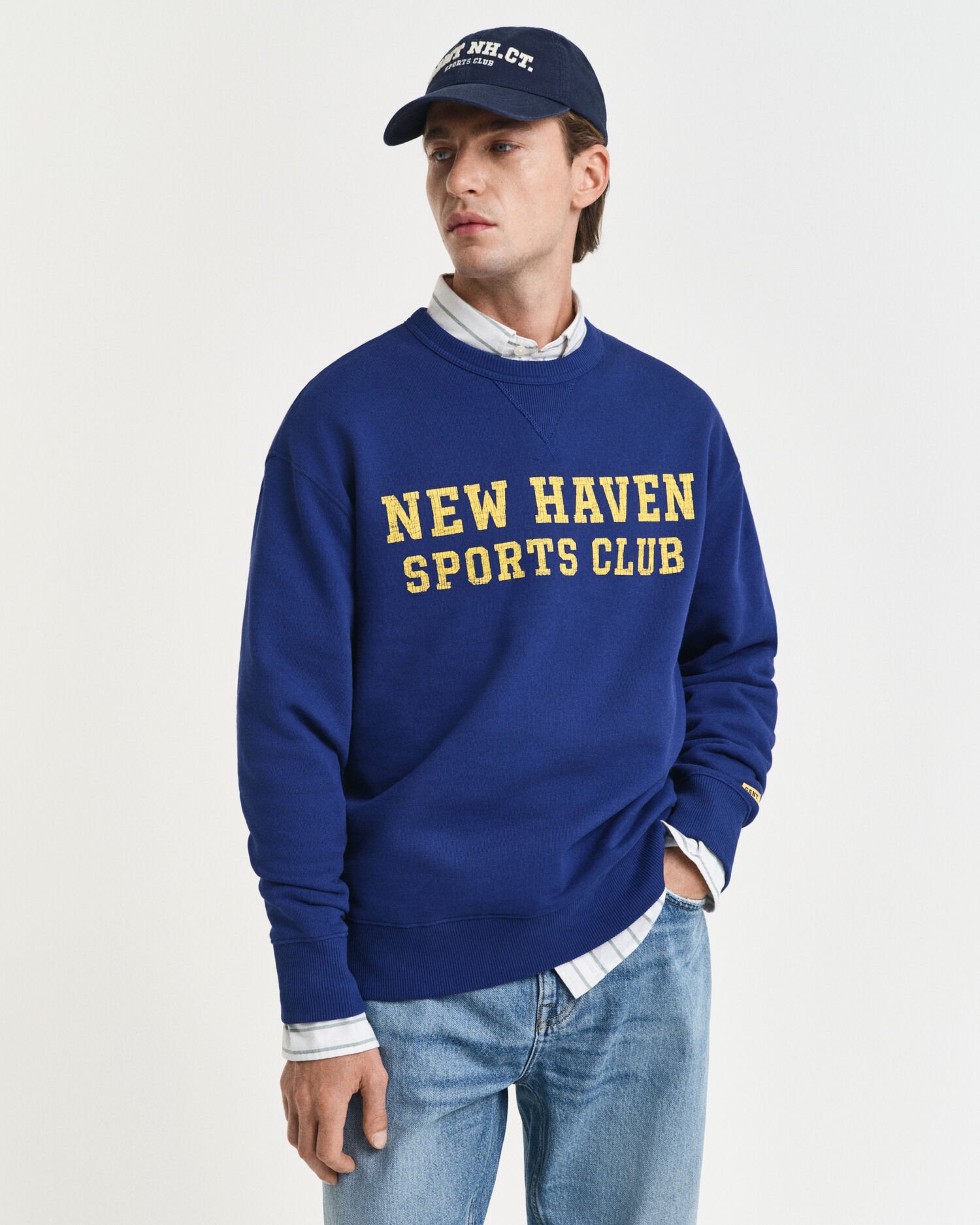 Graphic-collegepaita, pyöreä pääntie