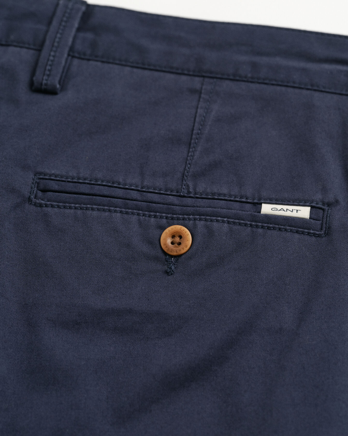 Slim fit ‑mitoitetut tvillishortsit