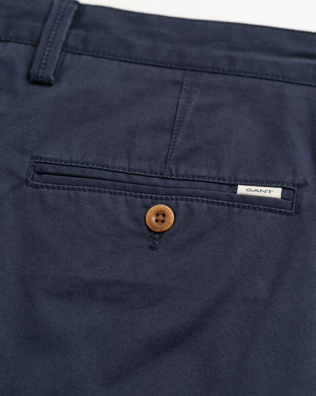 Slim fit ‑mitoitetut tvillishortsit