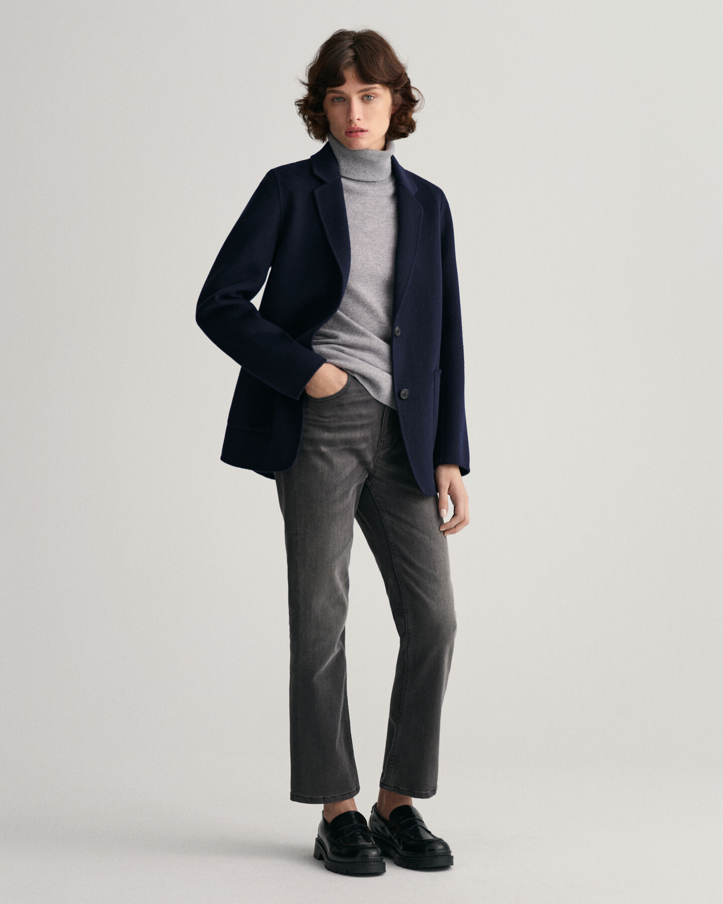 Käsin tikattu suora bleiseri