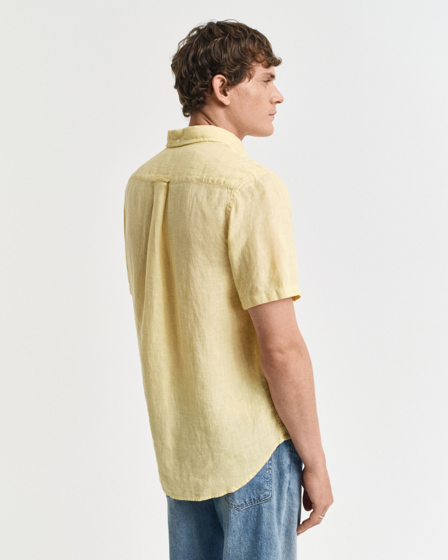 Regular fit ‑mitoitettu valmiina värjätty lyhythihainen pellavapaita