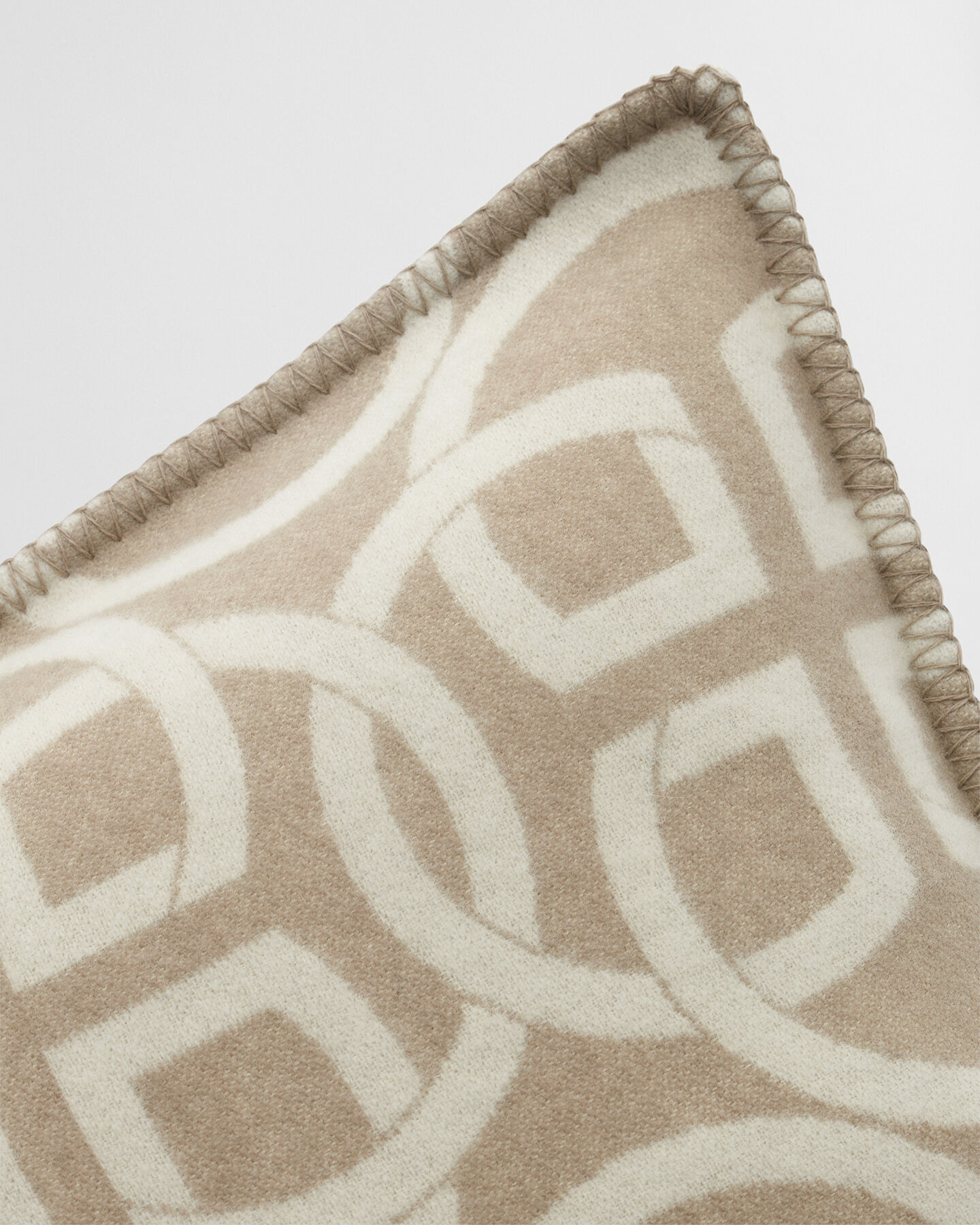 Villakankainen Monogram-tyynynpäällinen