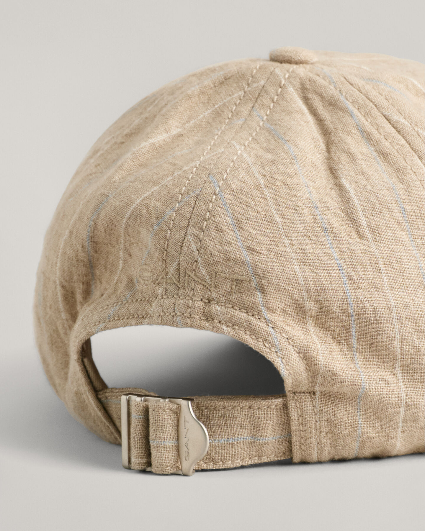 Raidallinen pellavainen lippalakki