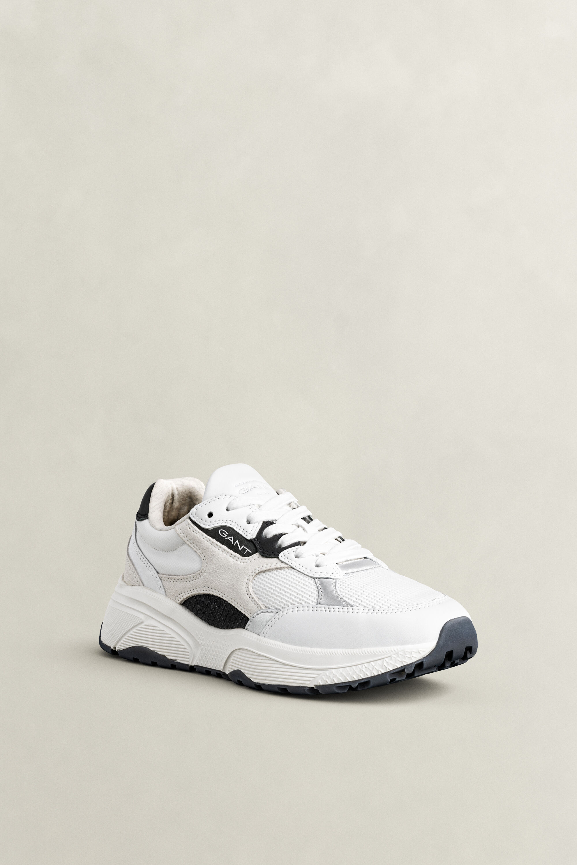 Newile-tennarit nahkaa ja nailonia