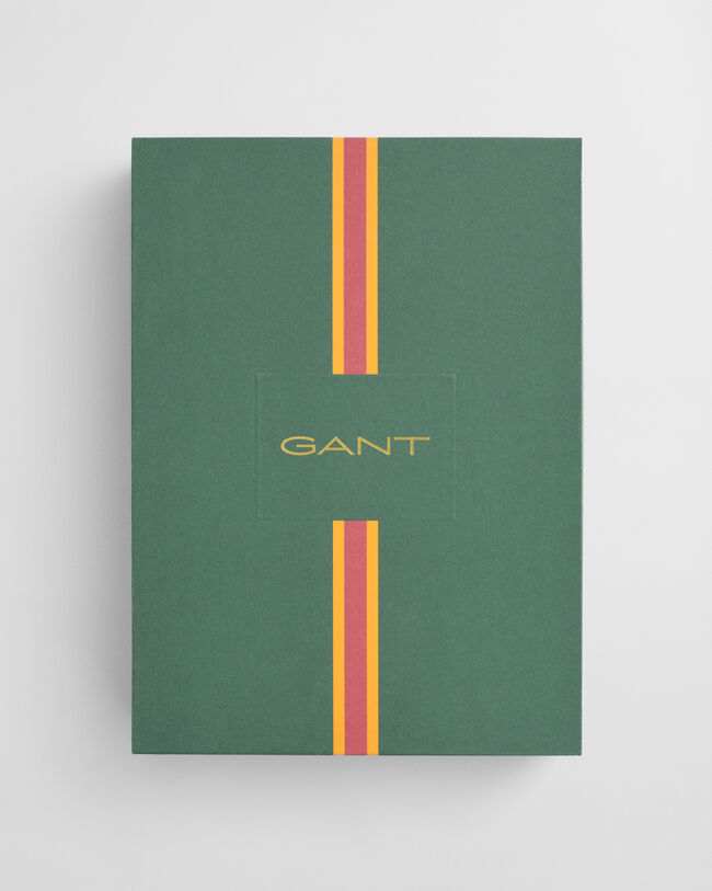 Raidallinen satiinipyjama lahjapakkauksessa