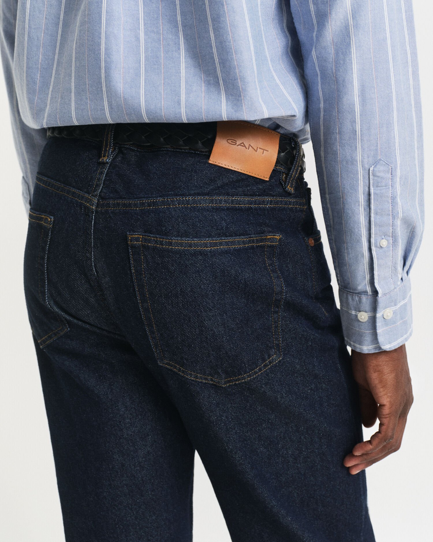 Straight fit ‑mitoitetut farkut