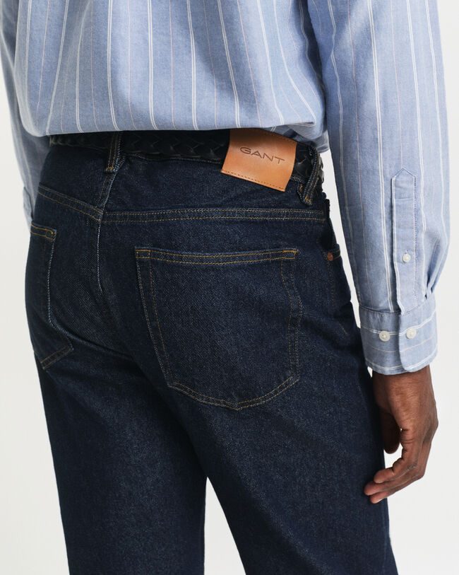 Straight fit ‑mitoitetut farkut