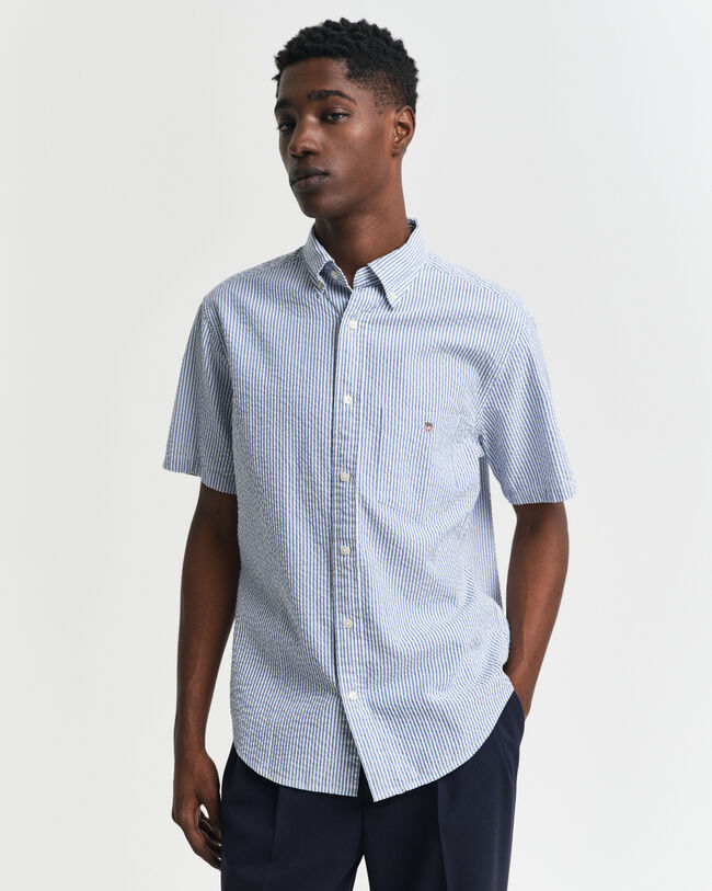 Regular fit ‑mitoitettu lyhythihainen seersucker-raitapaita