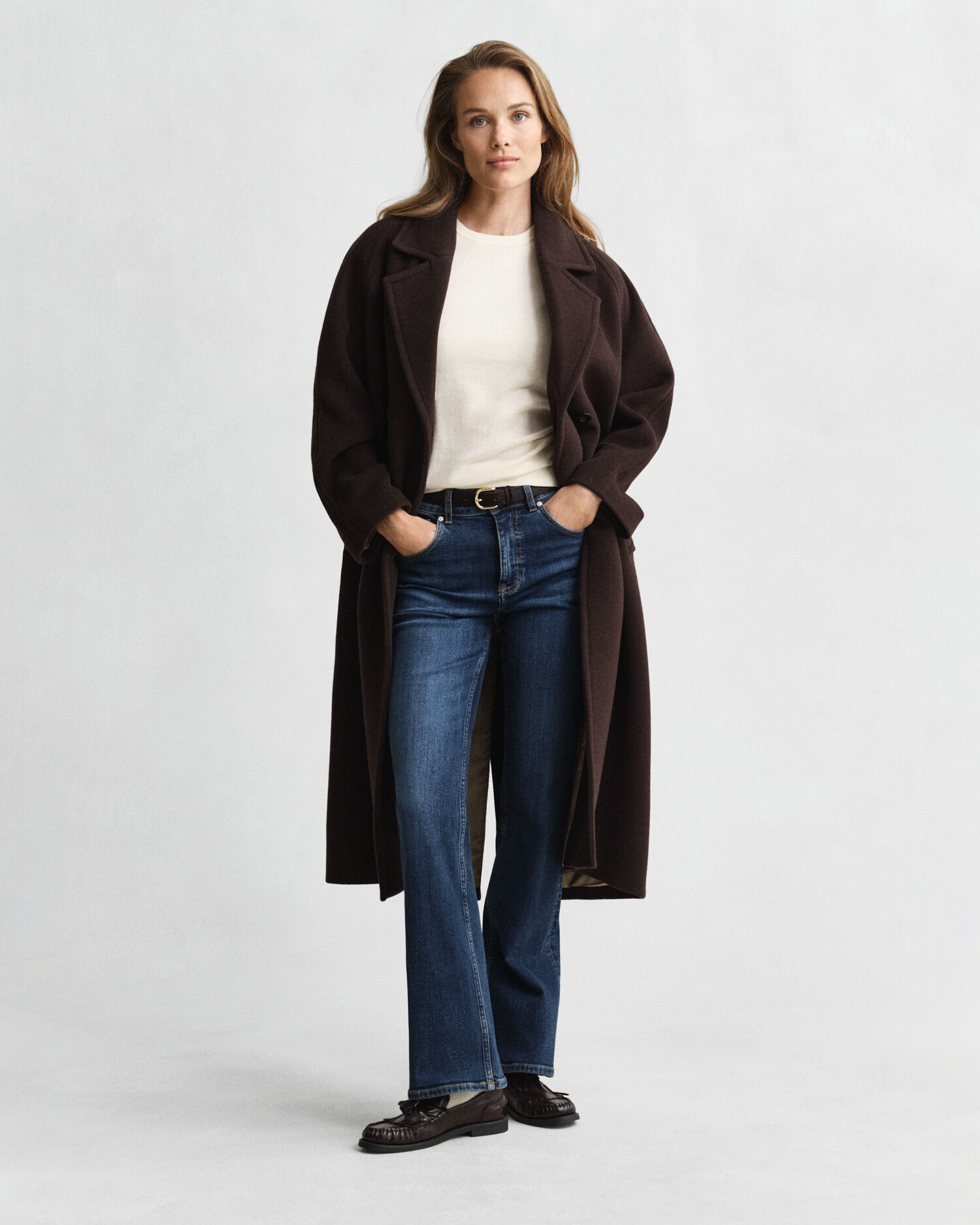 Kevyt lyhythihainen neulepusero, pyöreä pääntie