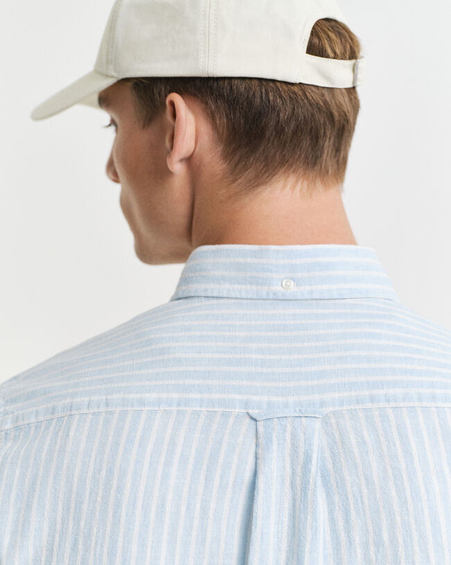 Regular fit ‑mitoitettu raidallinen lyhythihainen puuvilla-pellavapaita