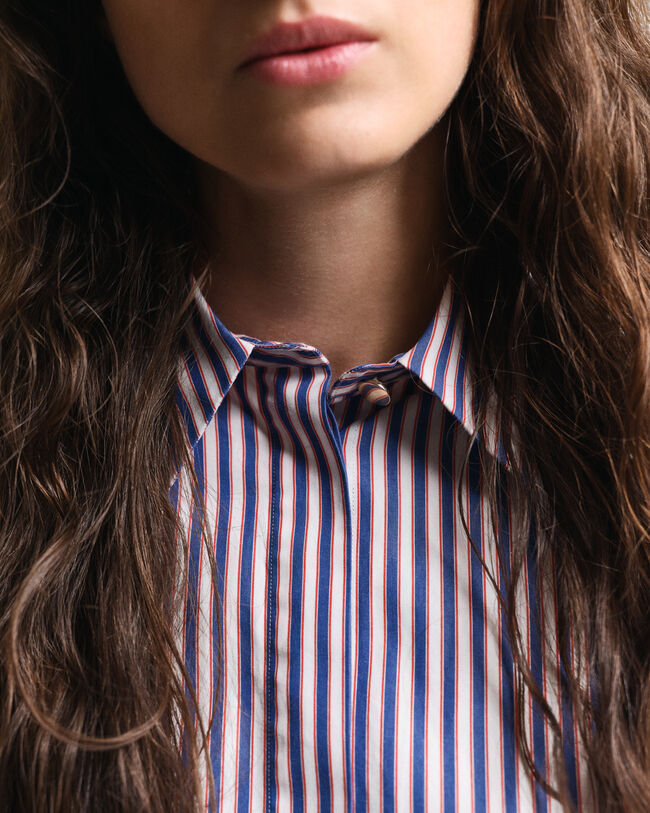 Relaxed&nbsp;fit ‑mitoitettu v&auml;lj&auml;hihainen raitapaita