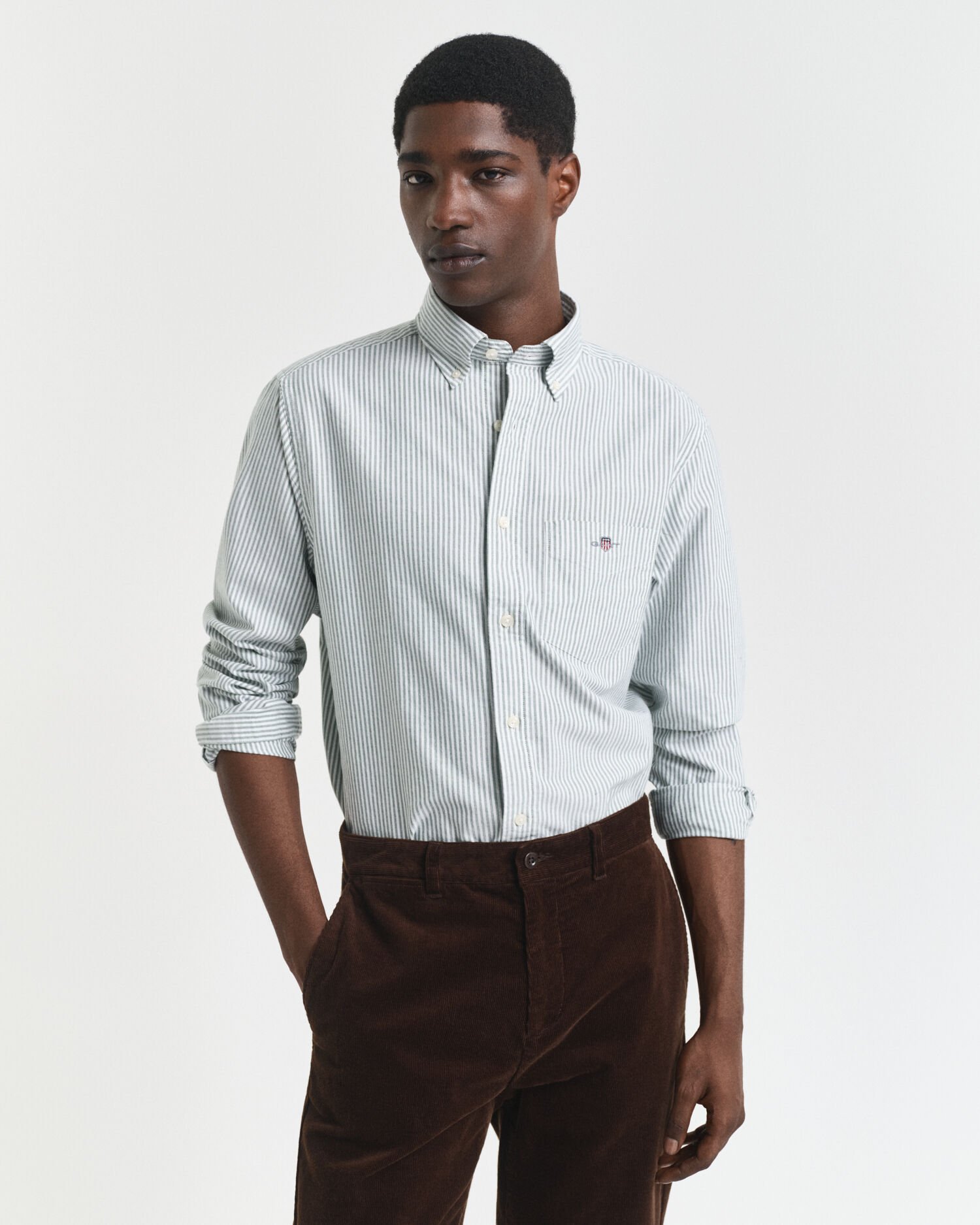 Klassinen pystyraidallinen oxford-paita