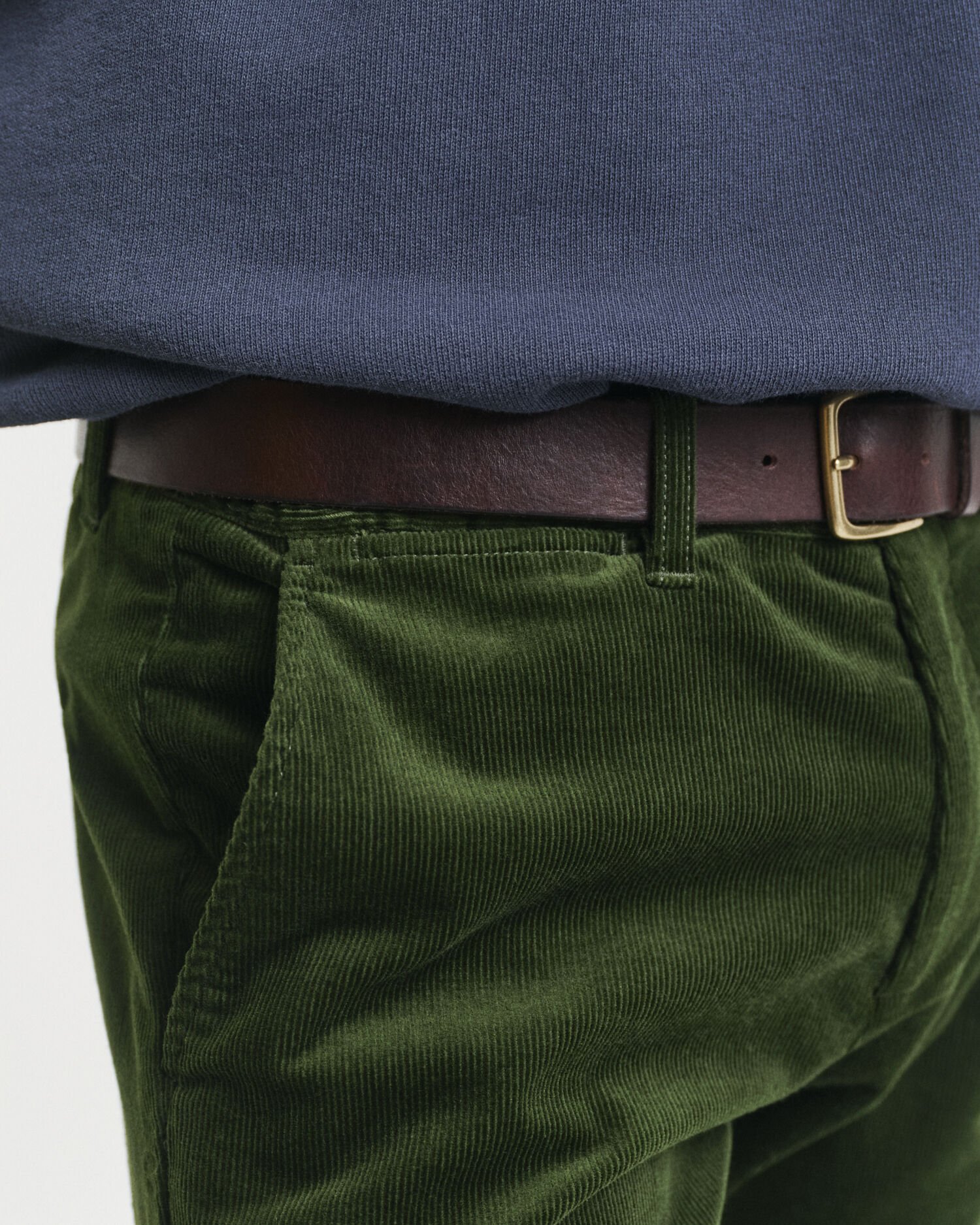 Slim fit ‑mitoitetut vakosamettichinot