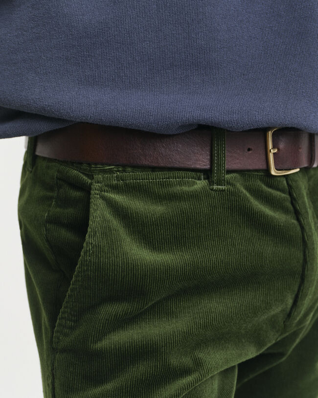 Slim fit ‑mitoitetut vakosamettichinot