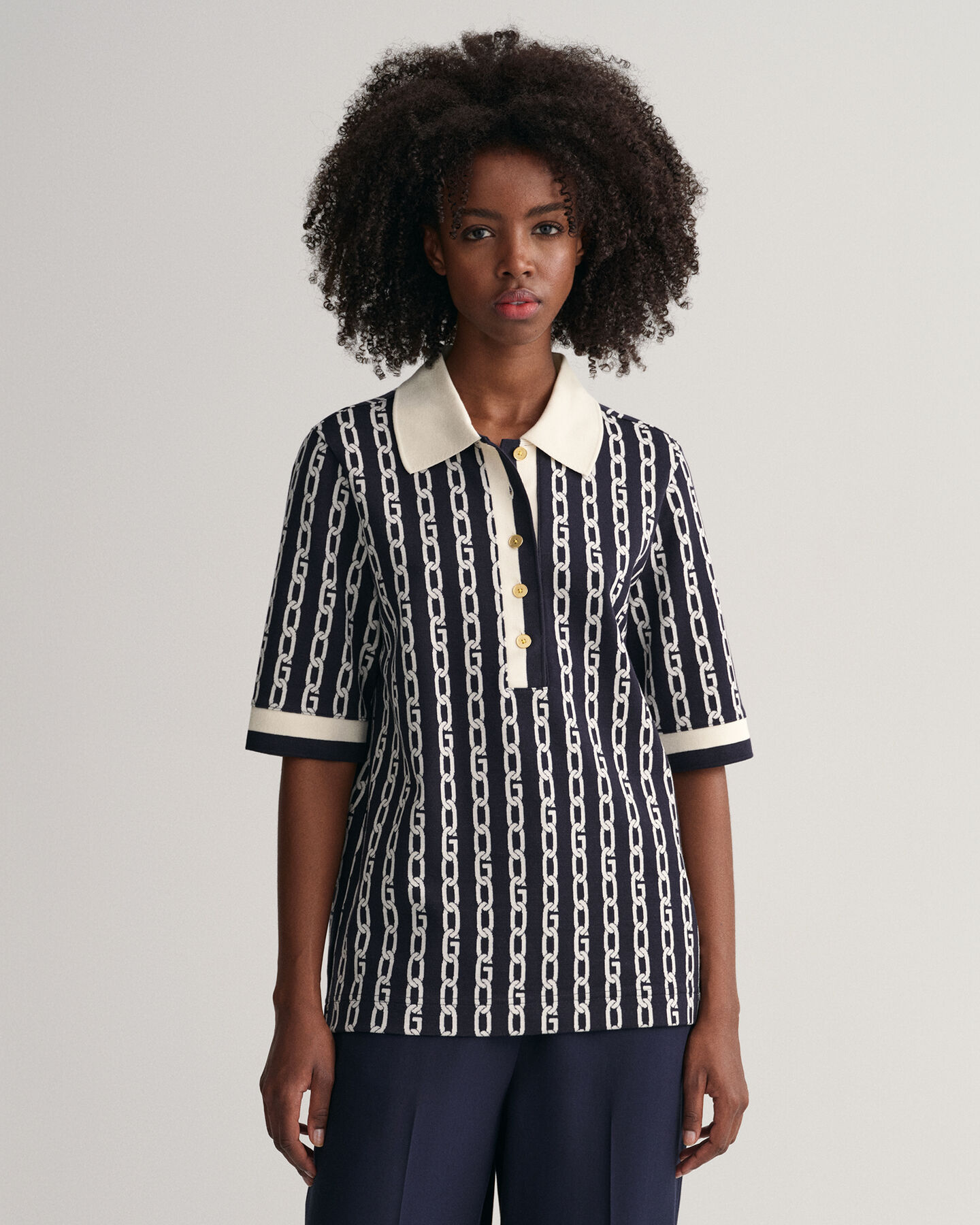 Puolipitkill&auml; hihoilla varustettu Chain-jakardipikeepaita