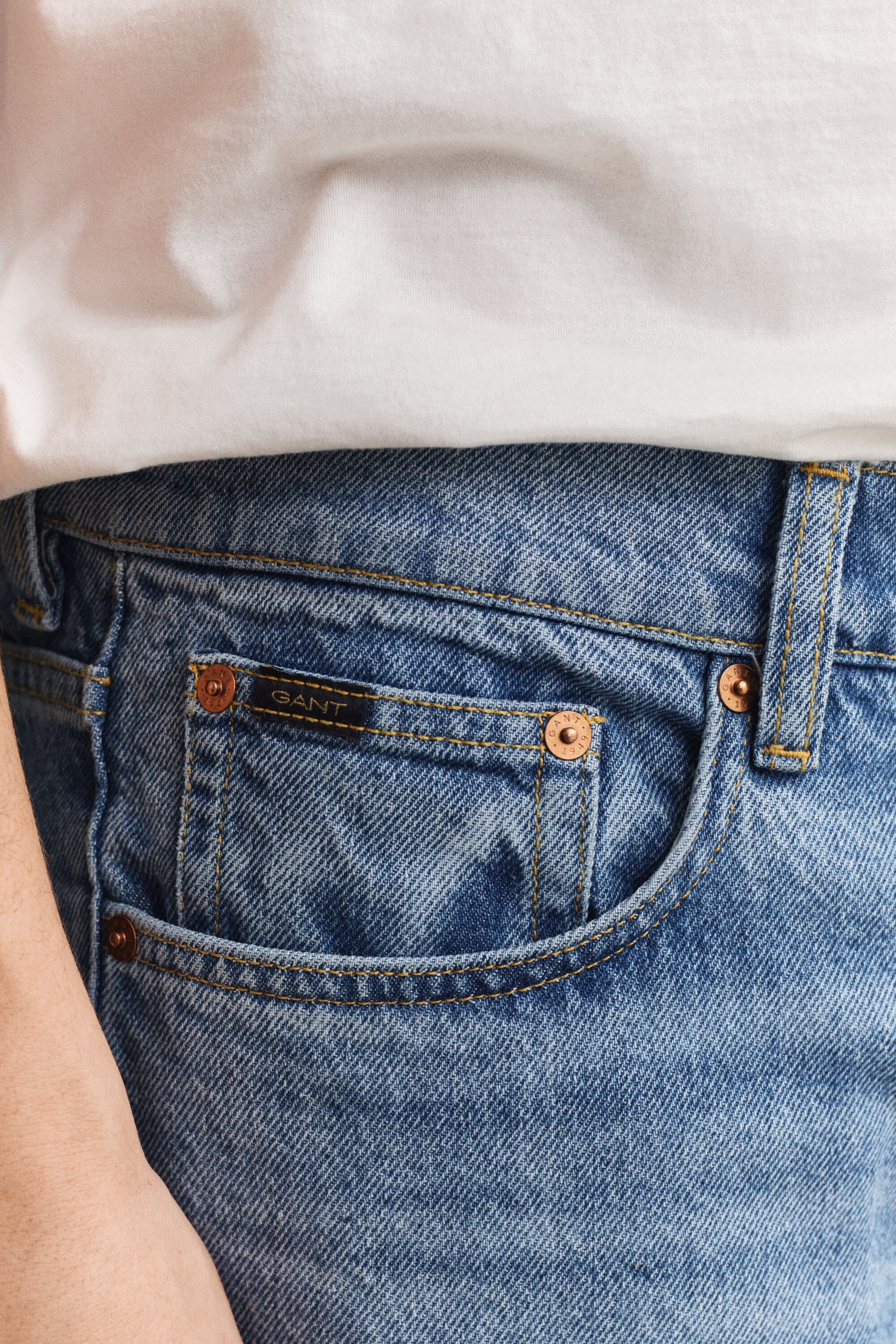 Straight fit ‑mitoitetut farkut