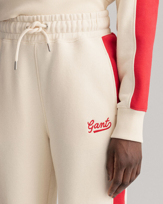 Moniv&auml;riset collegehousut