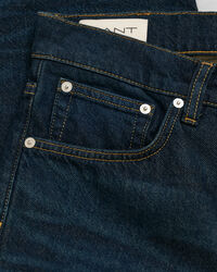 Straight fit ‑mitoitetut farkut