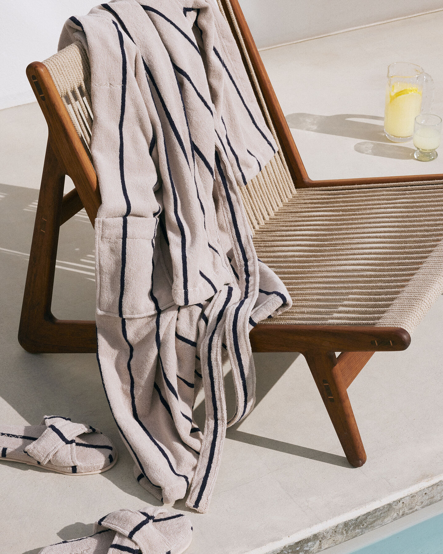 Raidallinen aamutakki