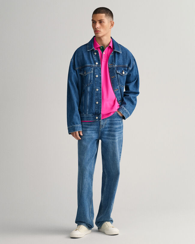 Pikeepaita kontrastiv&auml;risell&auml; kauluksella