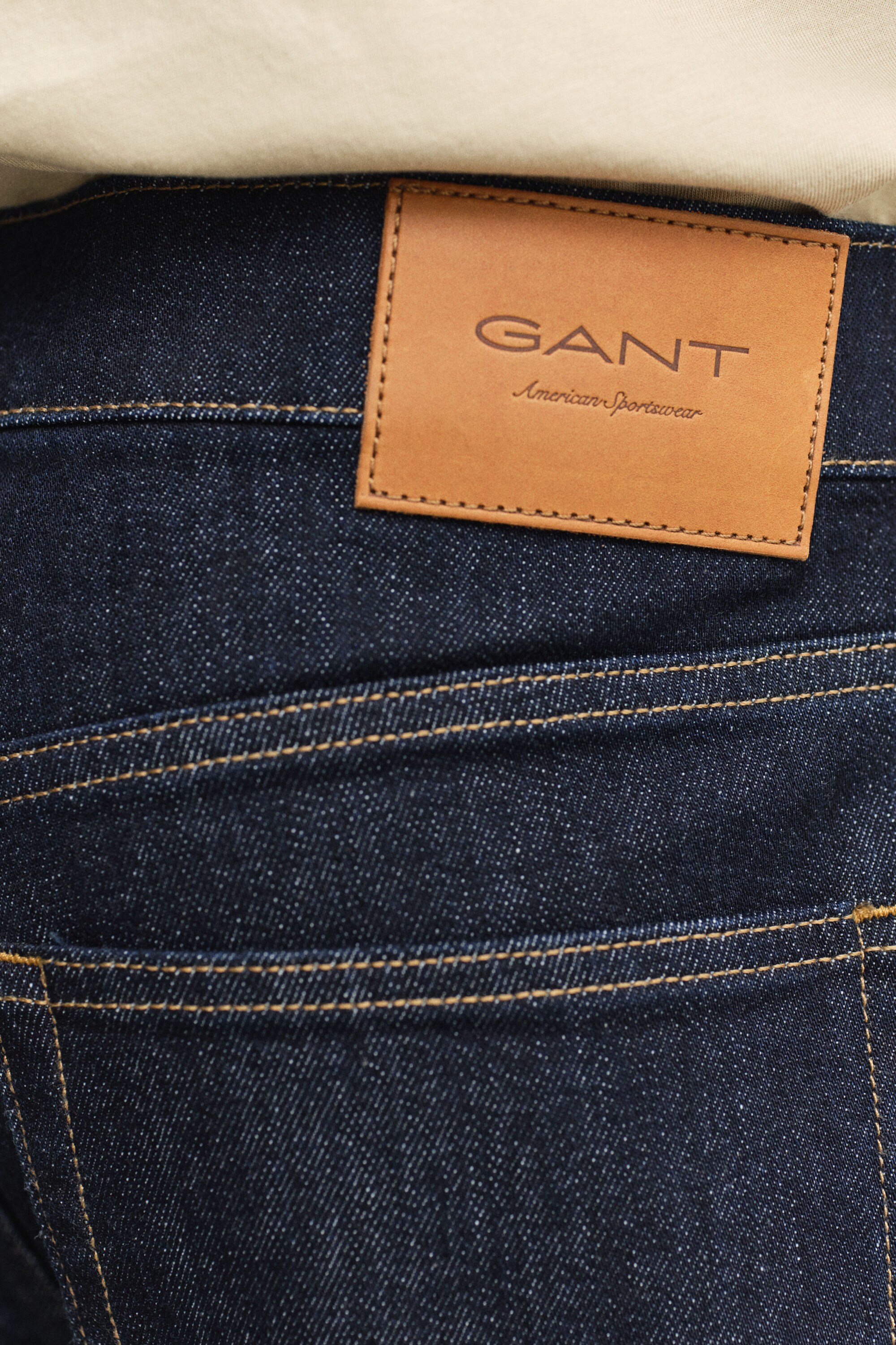 Regular fit ‑mitoitetut Clean Wash ‑farkut