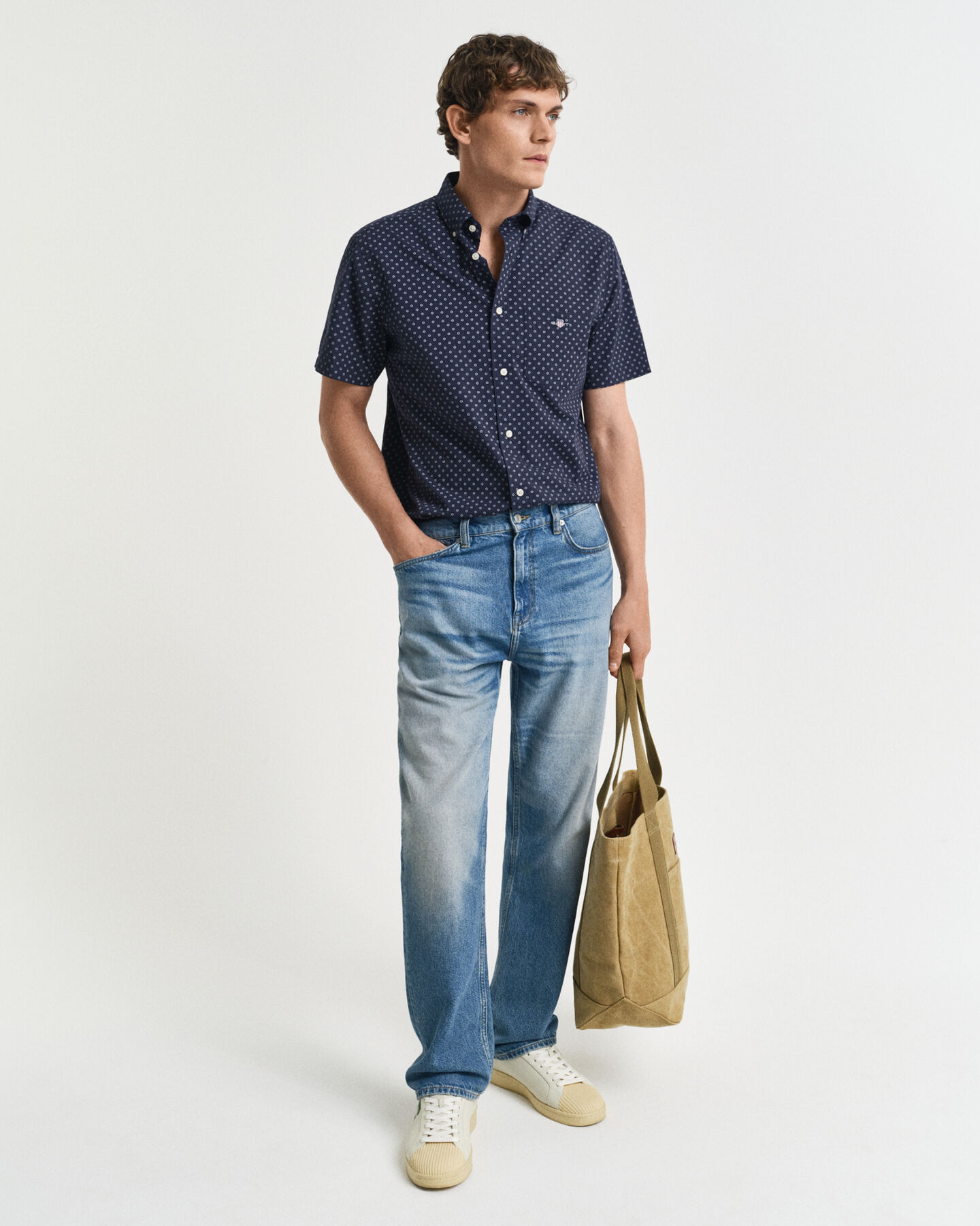 Regular fit ‑mitoitettu lyhythihainen pikkukuviollinen paita