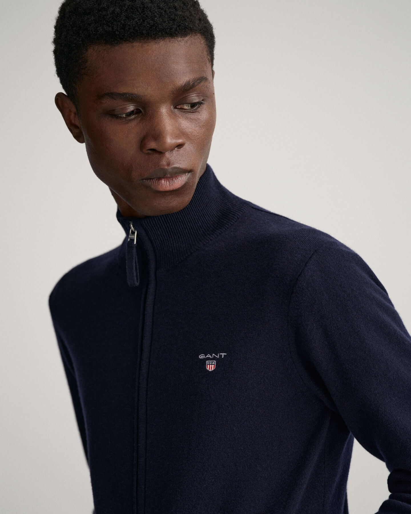 Vetoketjullinen neuletakki erittäin hienosta lampaanvillasta