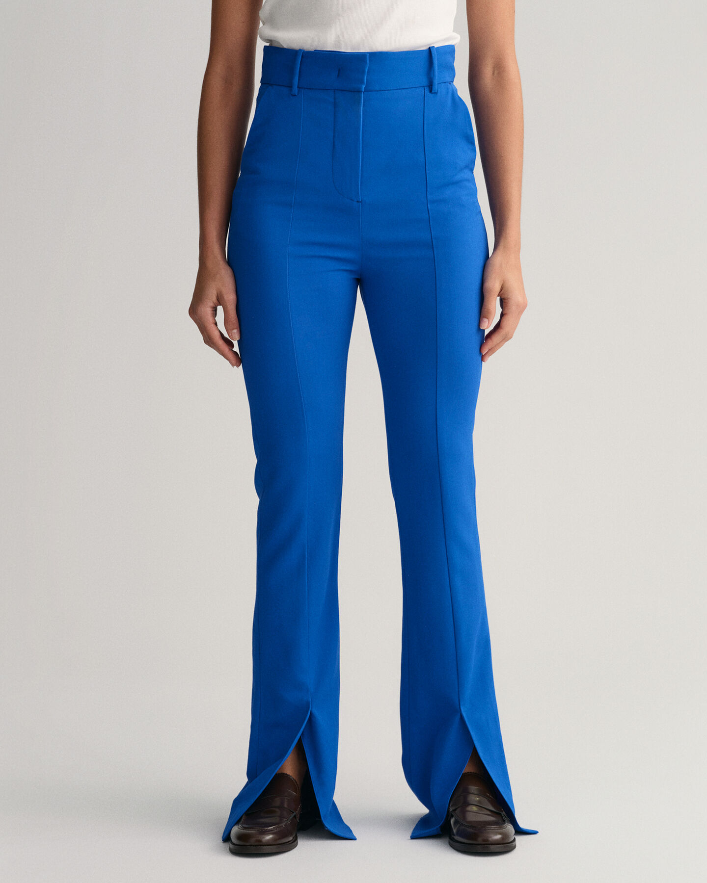 Suoralahkeiset puvunhousut