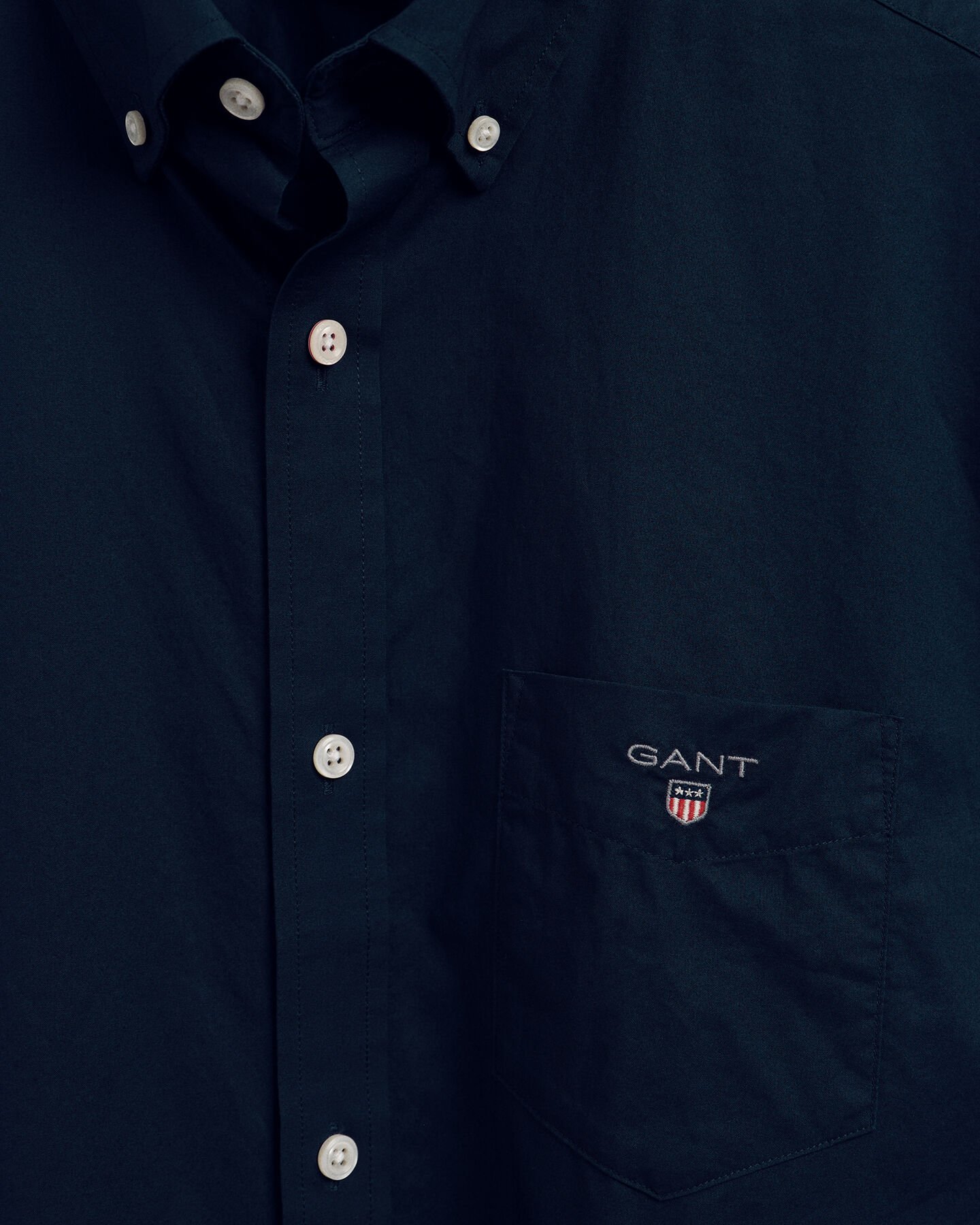 Regular&nbsp;fit ‑mitoitettu lyhythihainen paita broadcloth-kankaasta