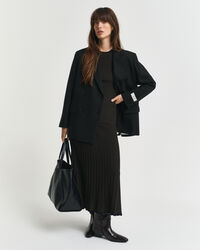 Lyhythihainen kontrastivärinen joustinneulepusero