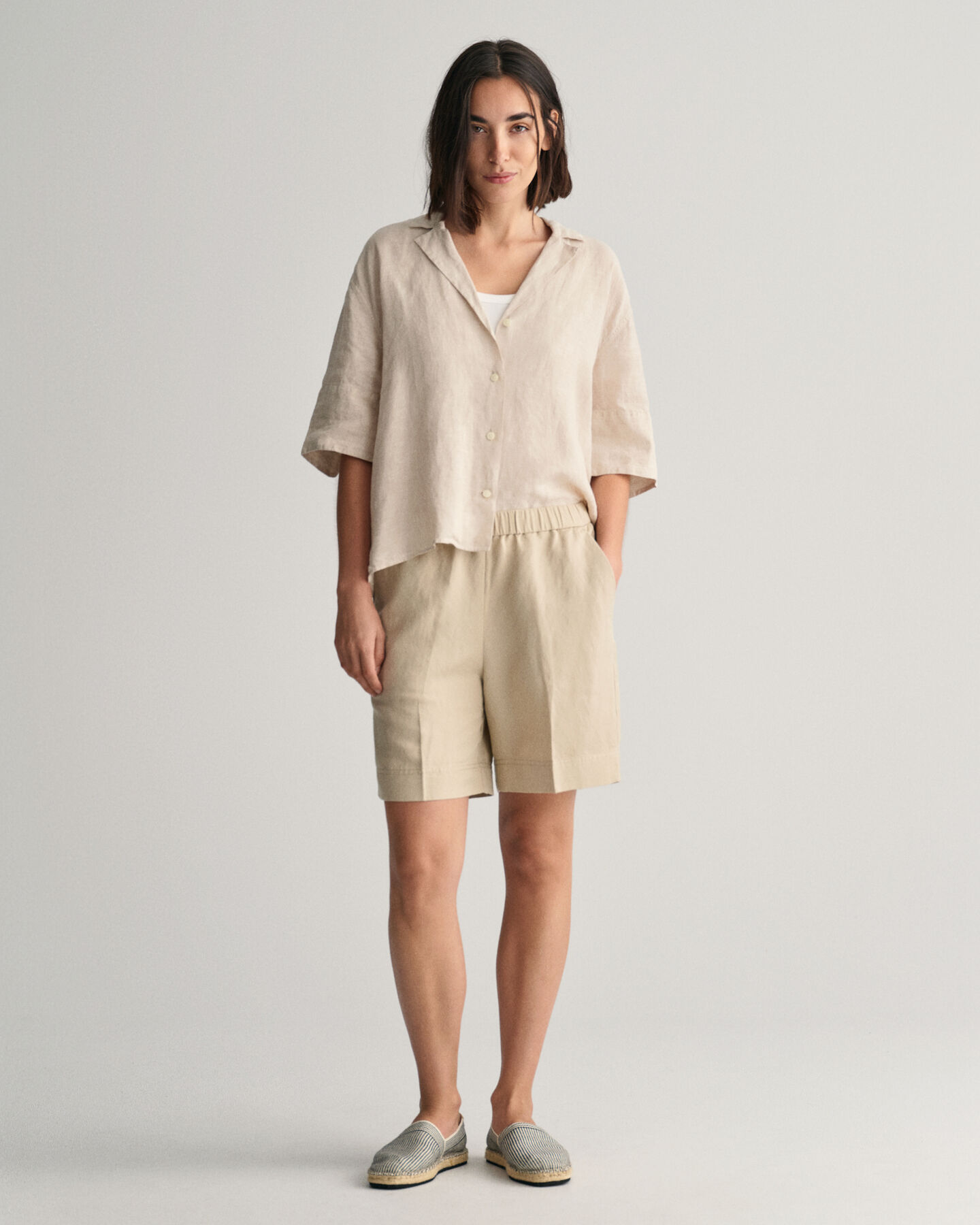 Relaxed&nbsp;fit ‑mitoitetut Pull-On-pellavasekoiteshortsit