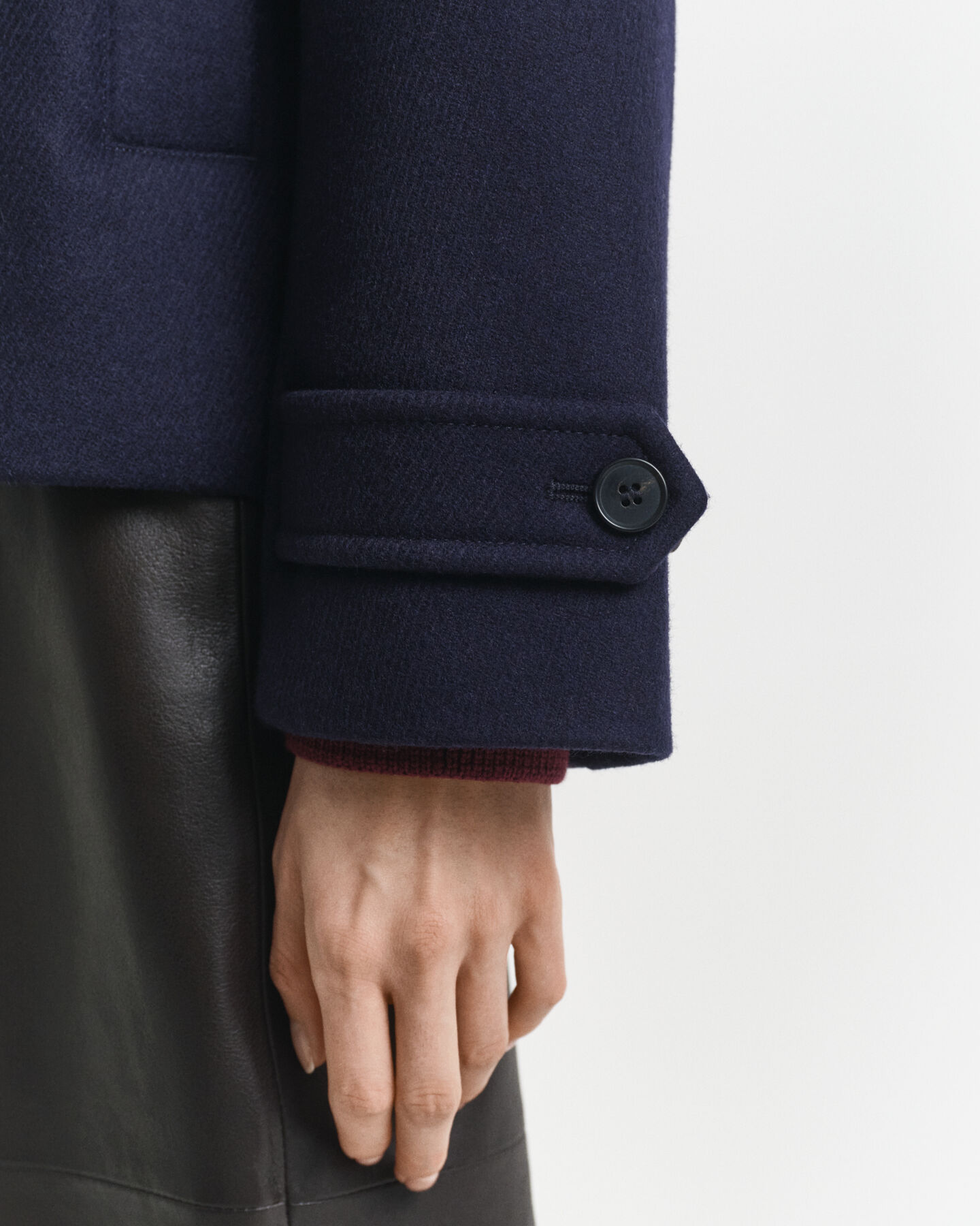 Lyhyt villasekoitteinen autotakki