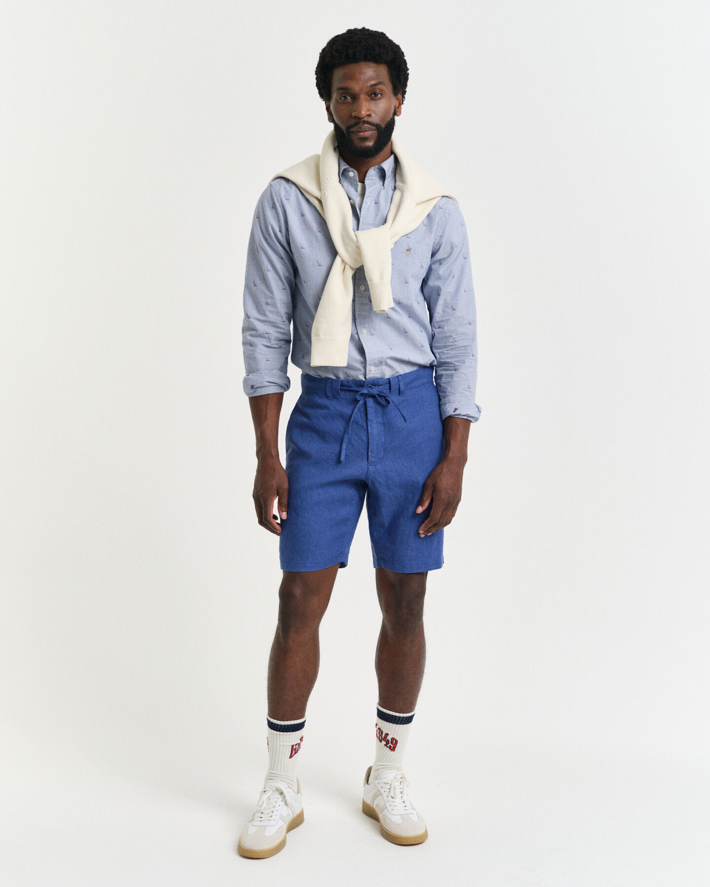 Relaxed fit ‑mitoitetu kiristysnyörilliset pellavashortsit