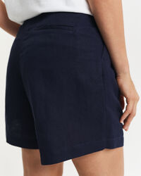 Hyvin istuvat pellavashortsit