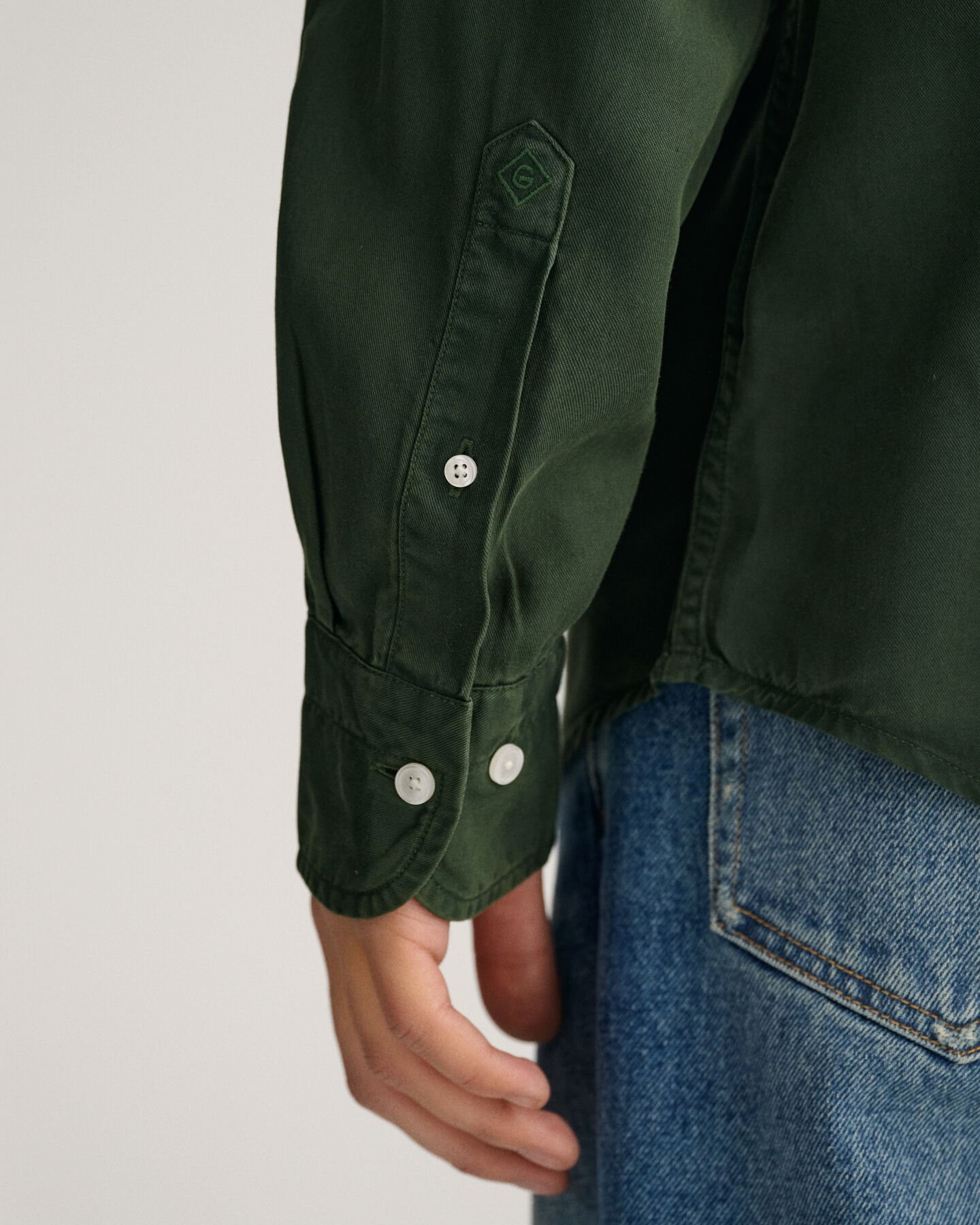 Relaxed fit ‑mitoitettu, valmiina v&auml;rj&auml;tty lyosellipaita