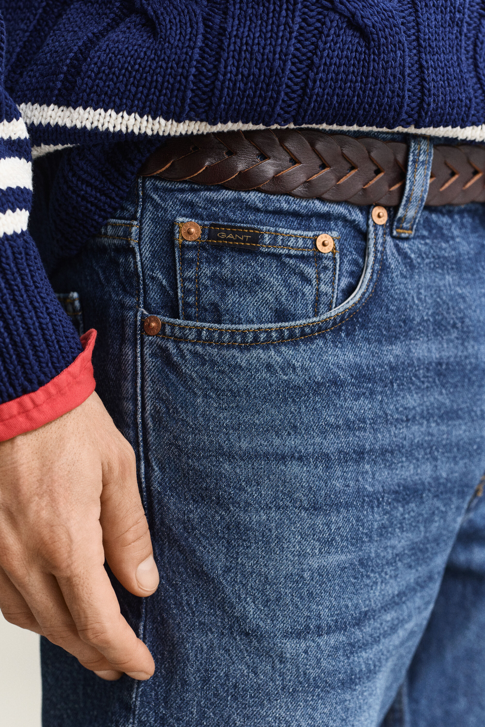 Straight fit ‑mitoitetut farkut
