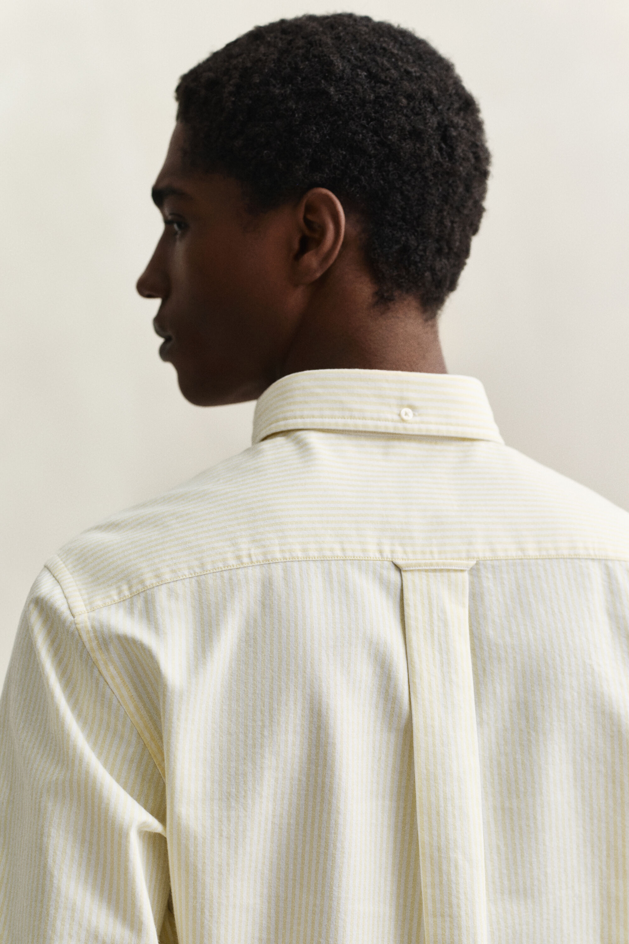 Klassinen pystyraidallinen oxford-paita