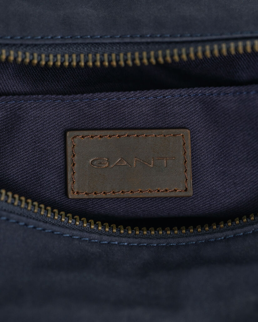 &Ouml;ljykankainen toilettilaukku